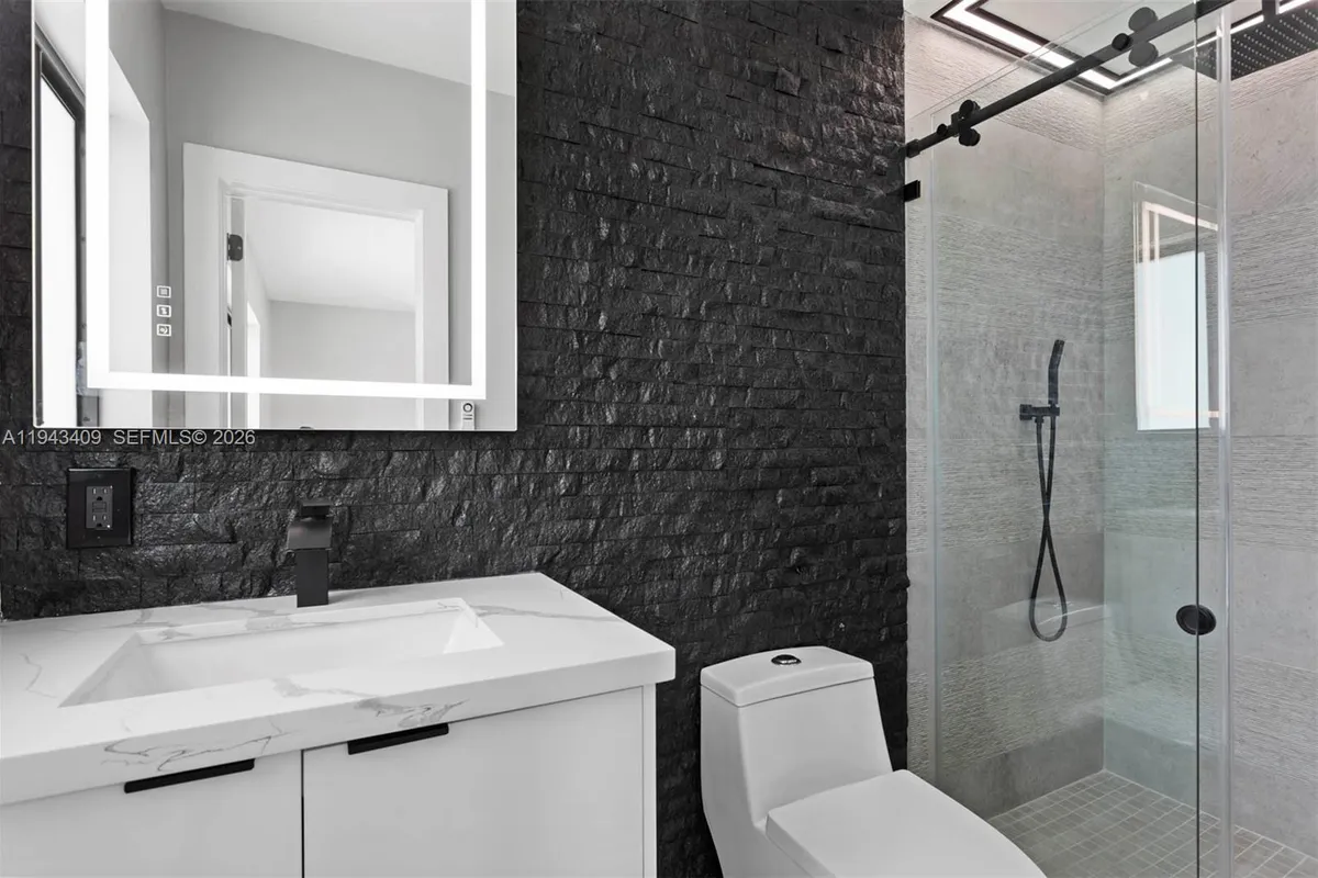 260 NW 86th St, El Portal FL 33150