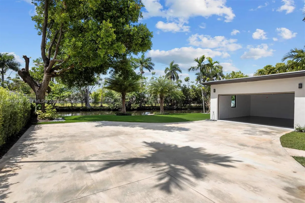 260 NW 86th St, El Portal FL 33150