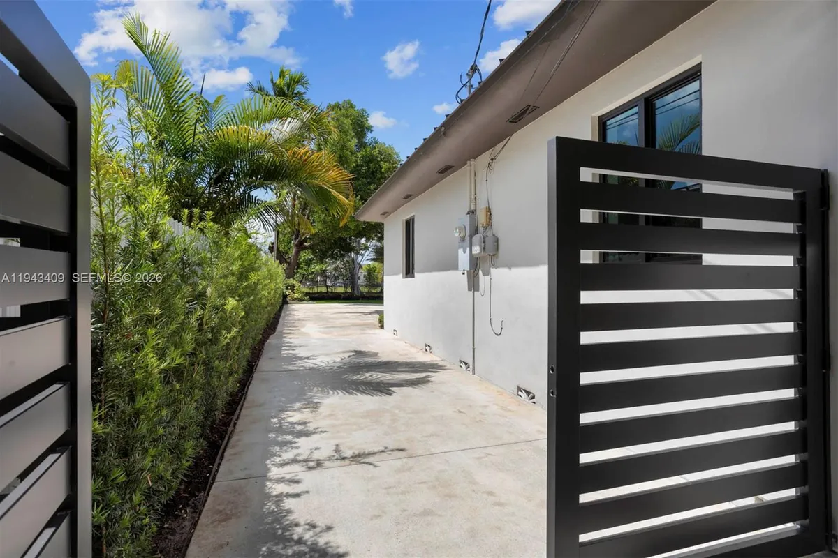 260 NW 86th St, El Portal FL 33150