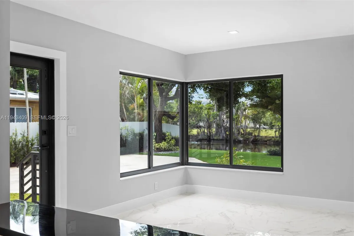 260 NW 86th St, El Portal FL 33150