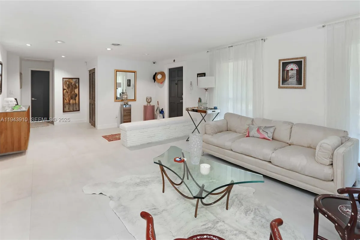 6221 SW 65th Ave, South Miami FL 33143