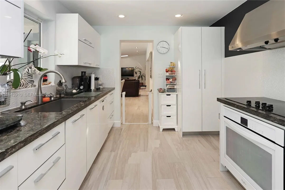 6221 SW 65th Ave, South Miami FL 33143