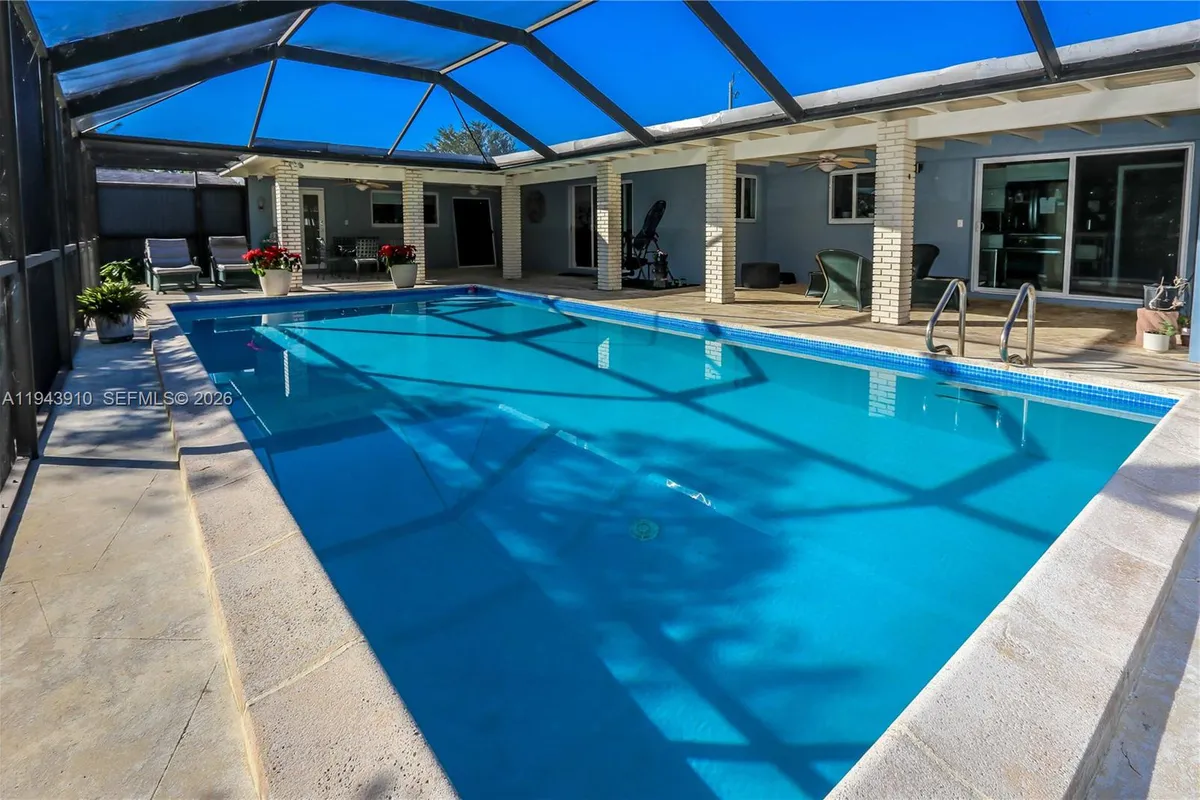 6221 SW 65th Ave, South Miami FL 33143