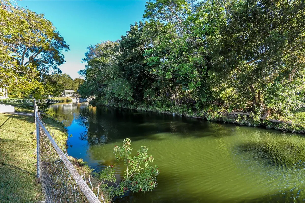 6221 SW 65th Ave, South Miami FL 33143