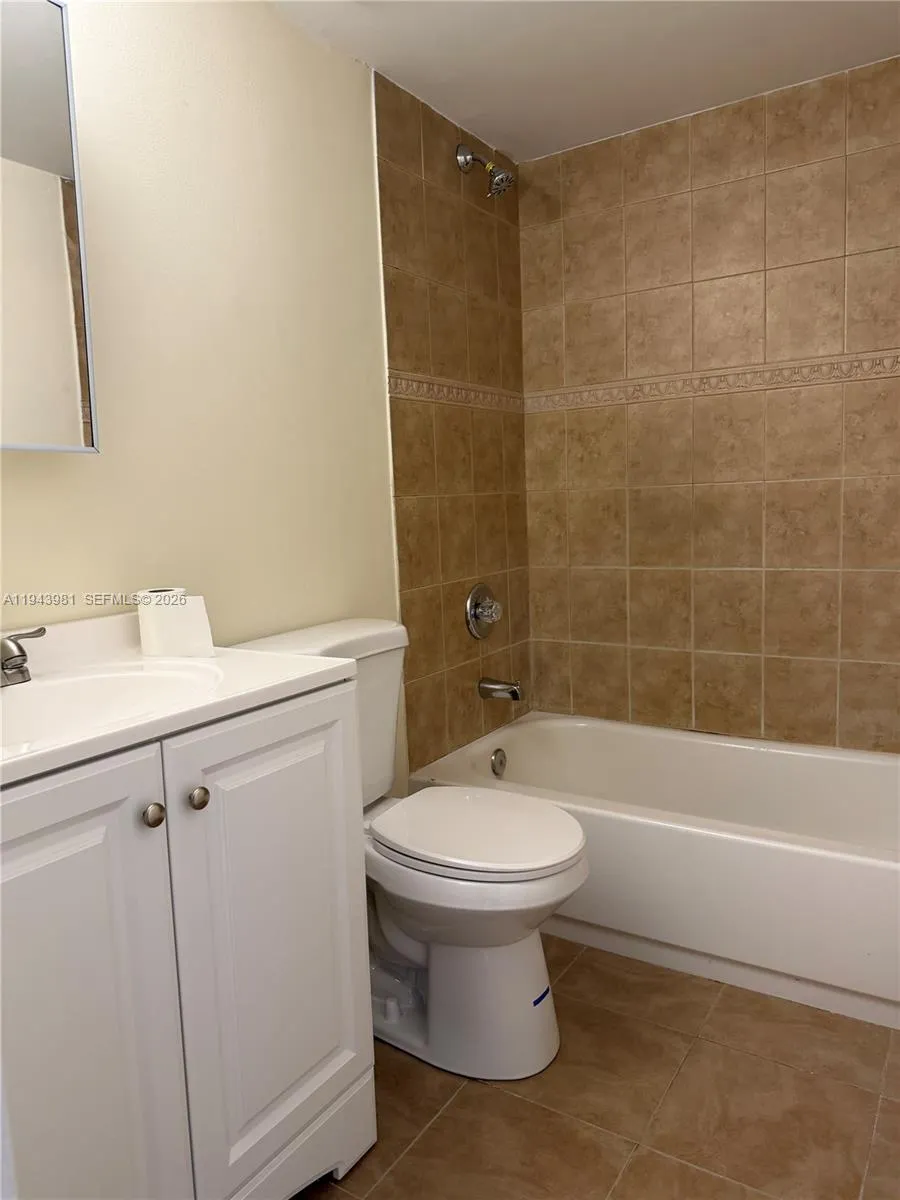 260 NW 107th Ave # 212, Miami FL 33172