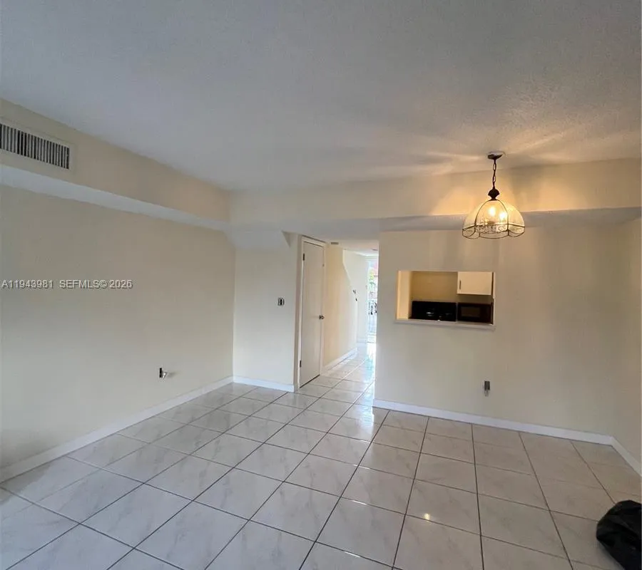 260 NW 107th Ave # 212, Miami FL 33172