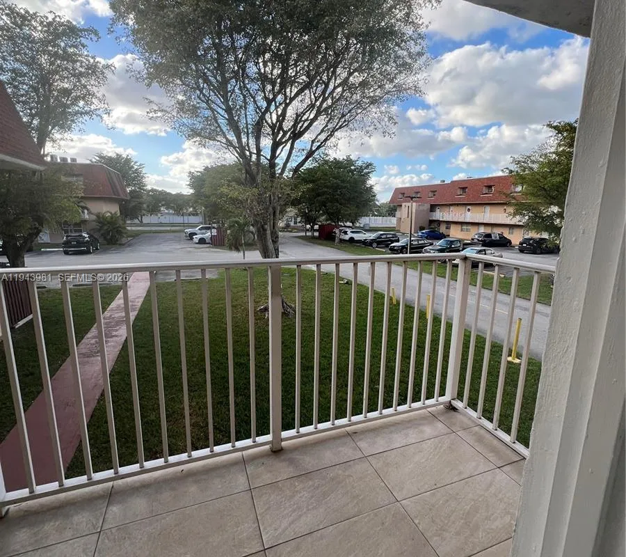 260 NW 107th Ave # 212, Miami FL 33172