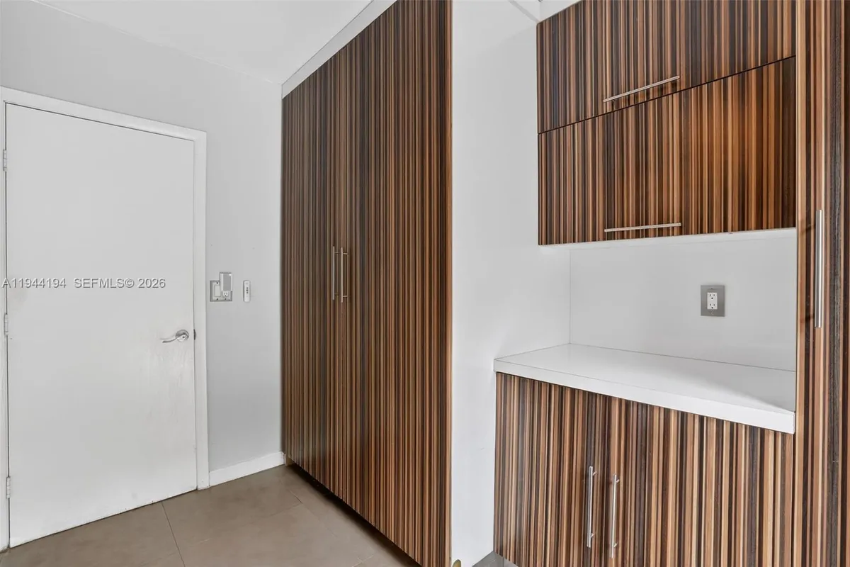 425 NE 114th St, Miami FL 33161