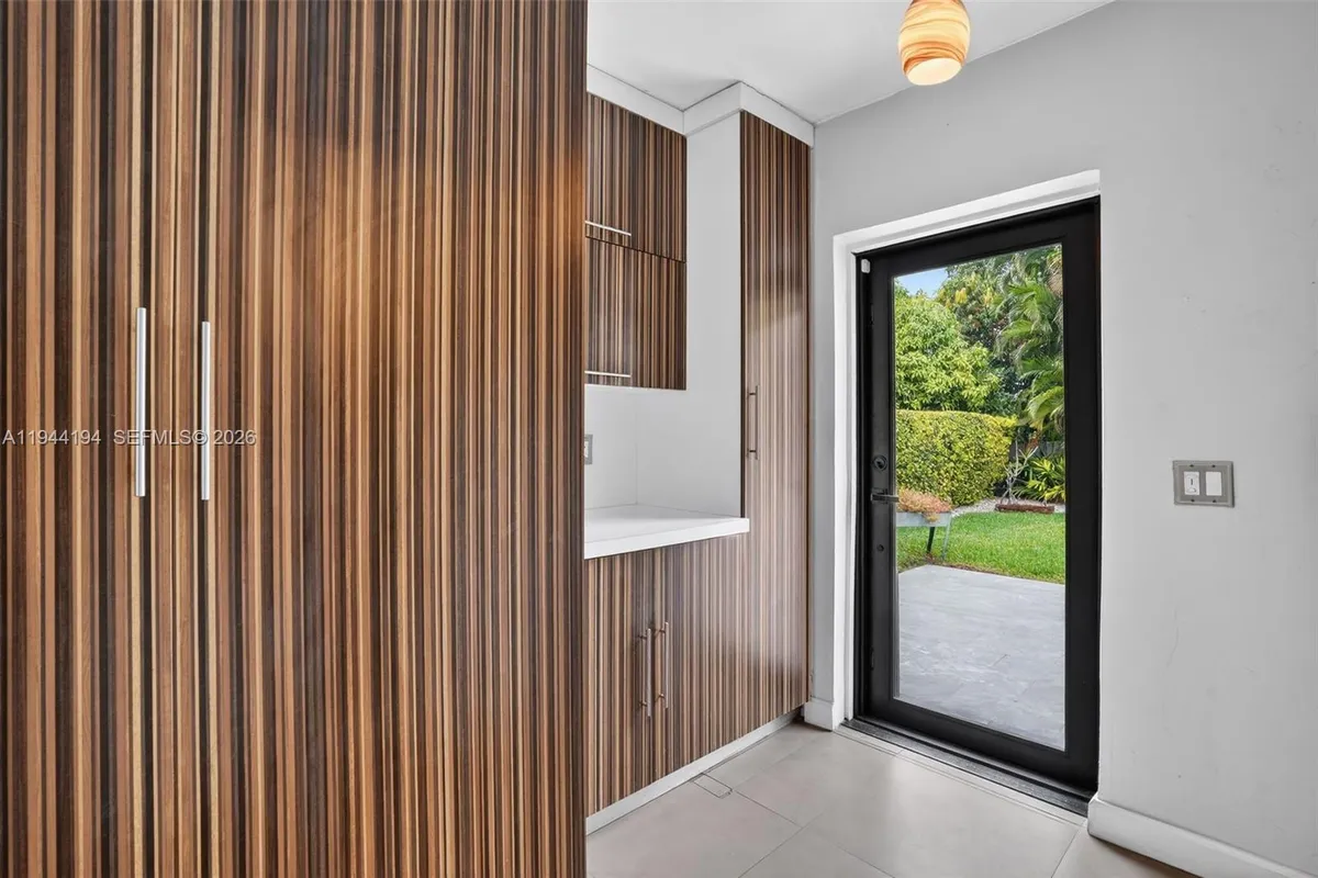 425 NE 114th St, Miami FL 33161