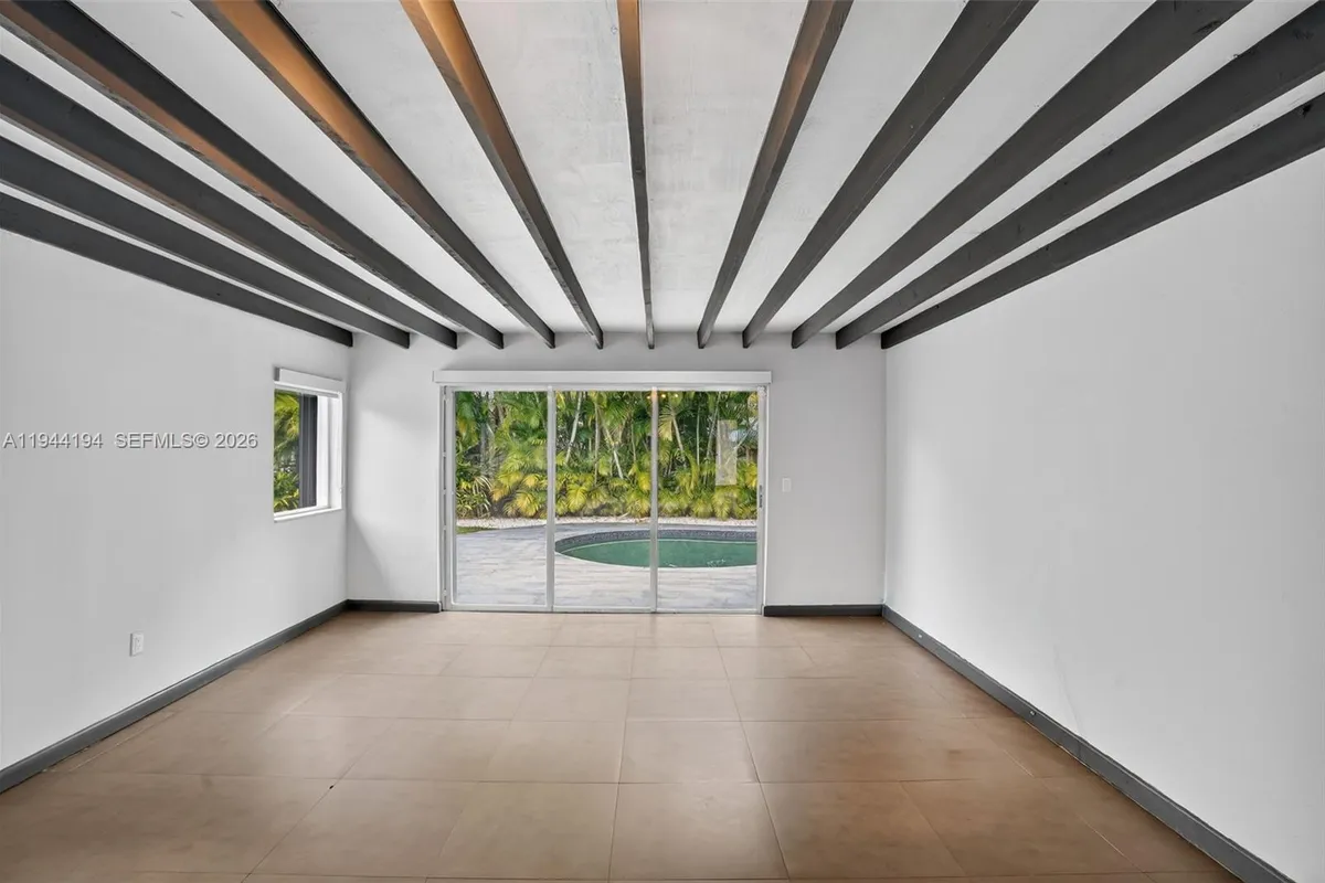 425 NE 114th St, Miami FL 33161