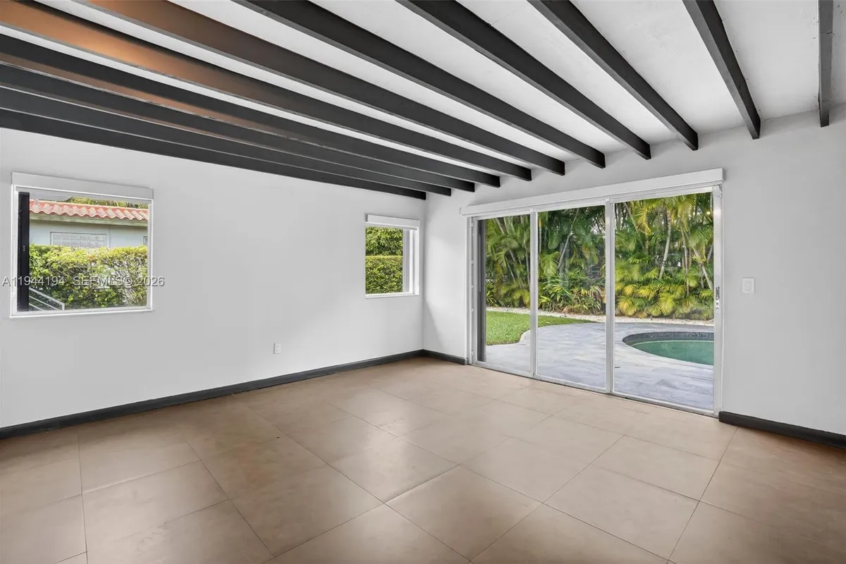 425 NE 114th St, Miami FL 33161