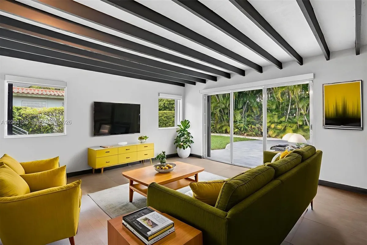 425 NE 114th St, Miami FL 33161