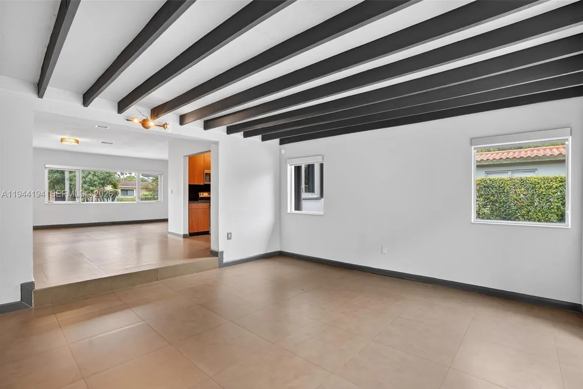 425 NE 114th St, Miami FL 33161