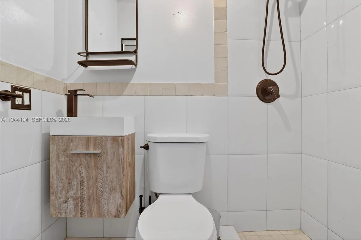 425 NE 114th St, Miami FL 33161