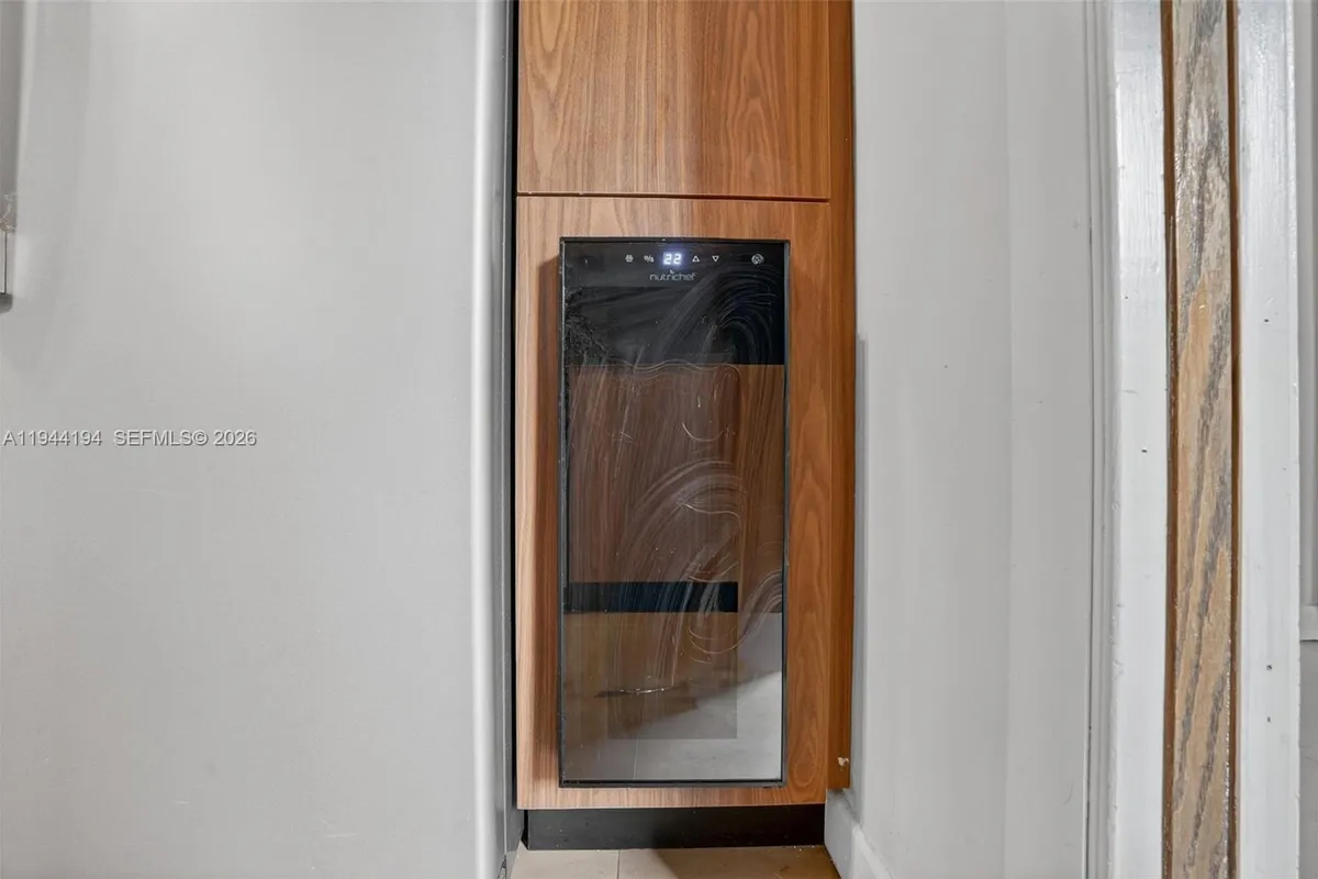 425 NE 114th St, Miami FL 33161