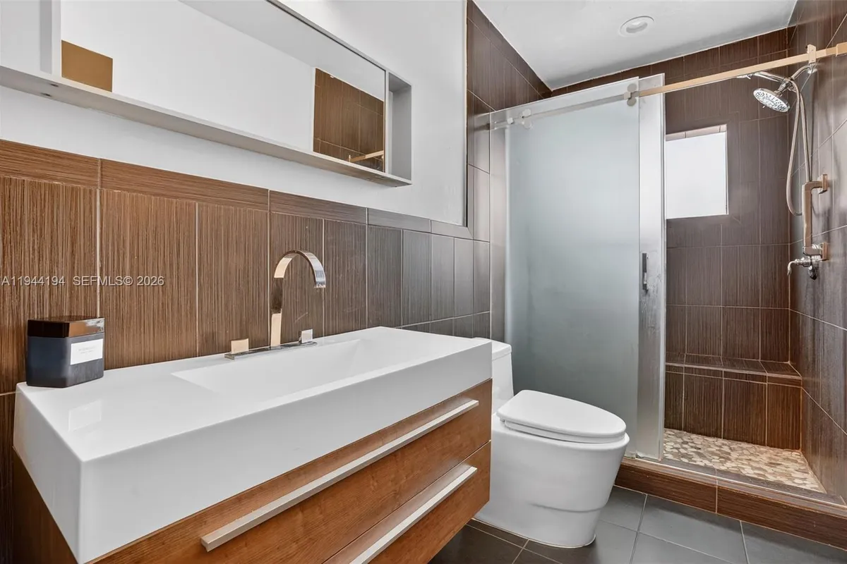 425 NE 114th St, Miami FL 33161