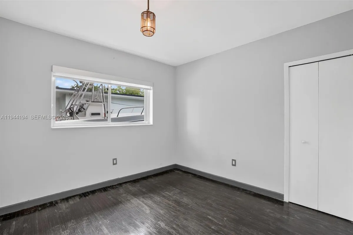 425 NE 114th St, Miami FL 33161