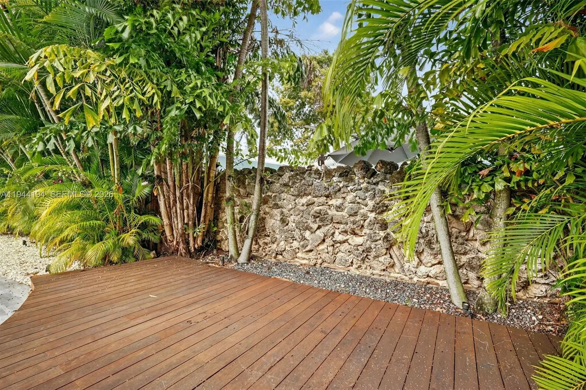 425 NE 114th St, Miami FL 33161