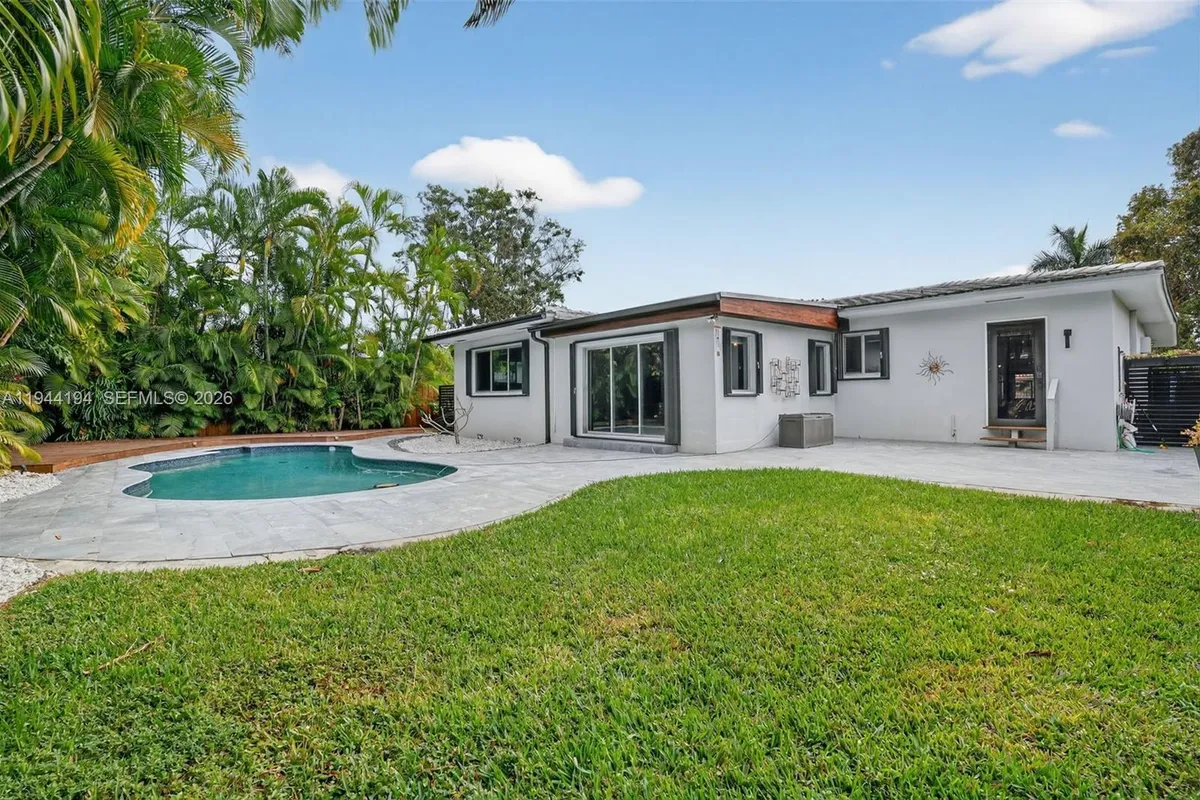 425 NE 114th St, Miami FL 33161