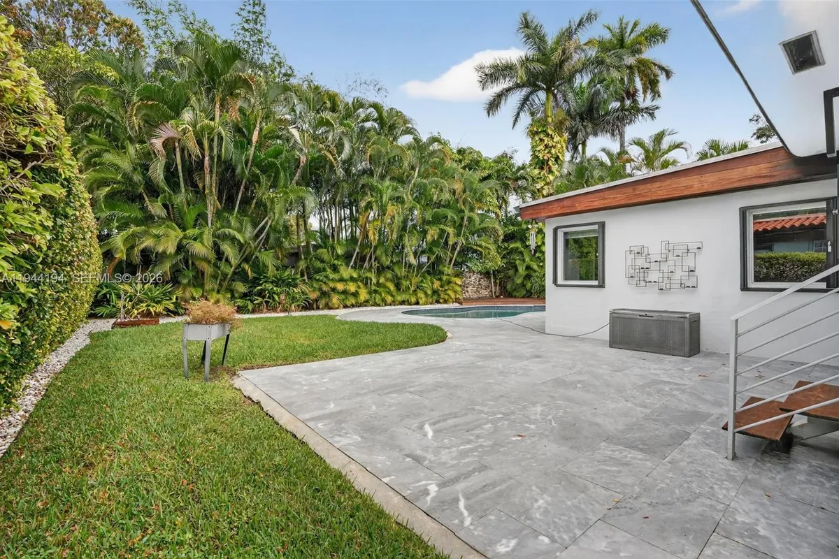 425 NE 114th St, Miami FL 33161