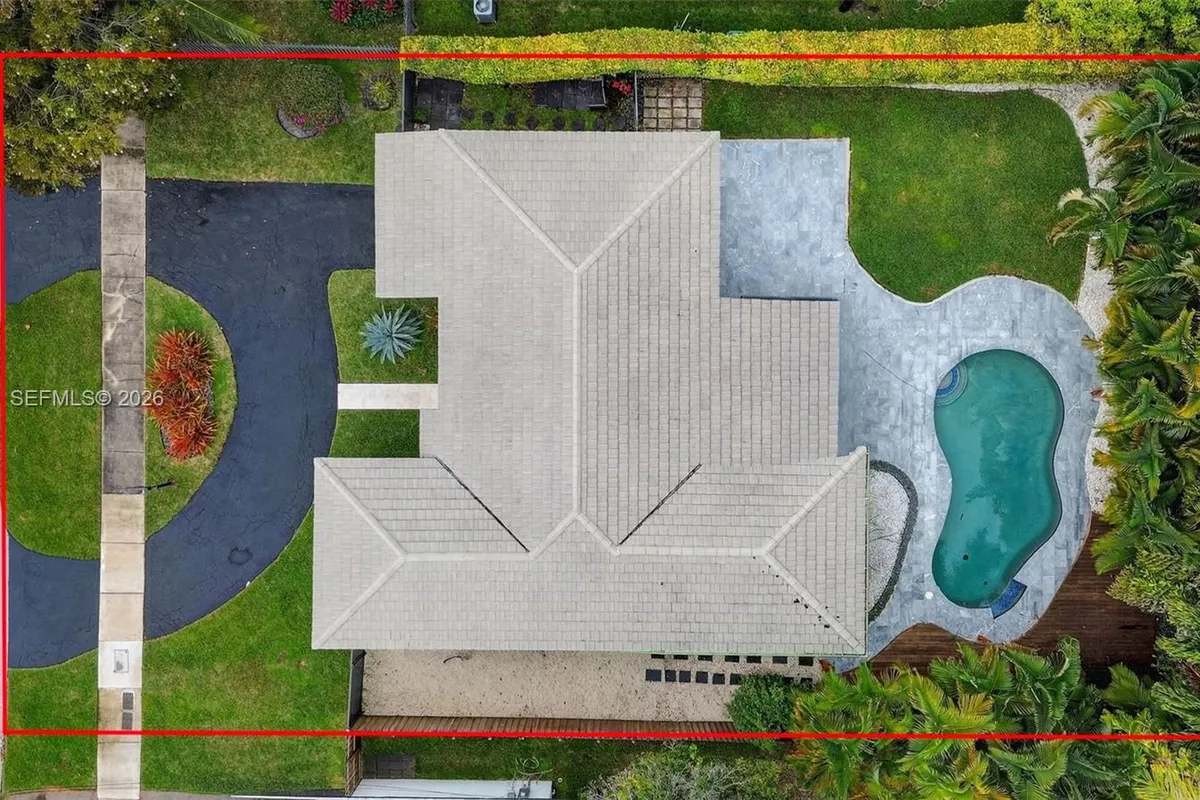 425 NE 114th St, Miami FL 33161