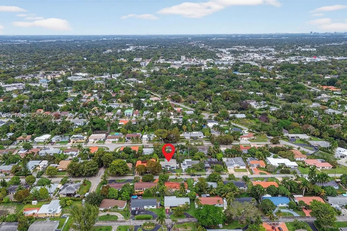 425 NE 114th St, Miami FL 33161