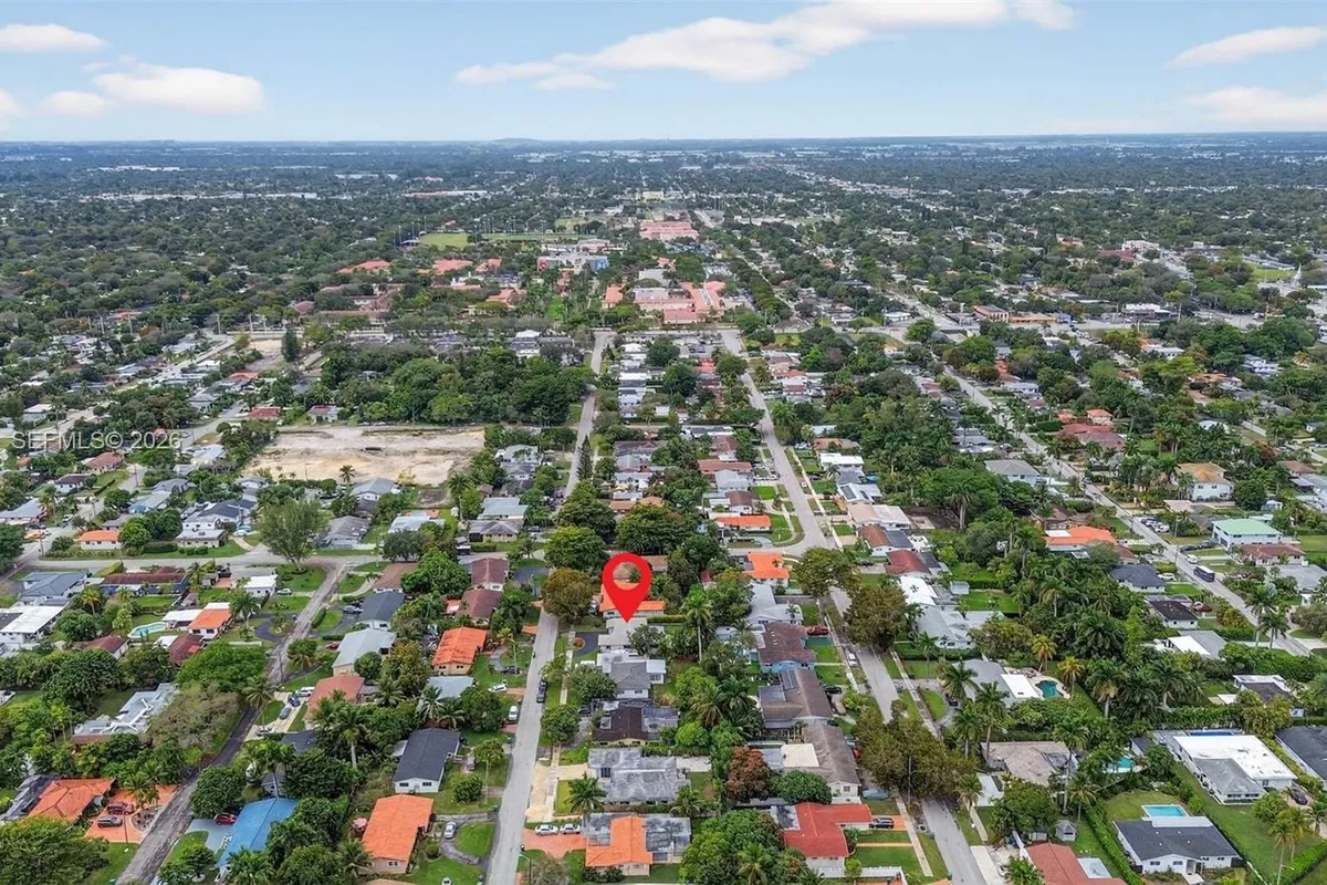 425 NE 114th St, Miami FL 33161