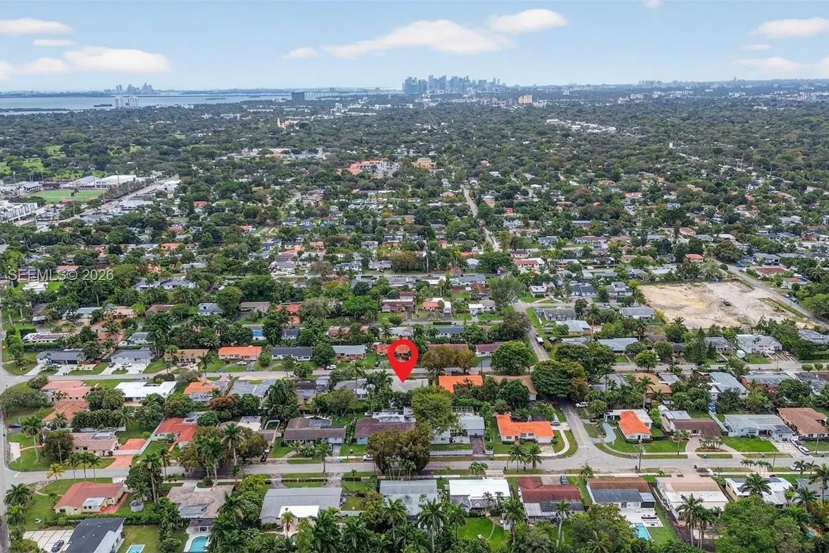 425 NE 114th St, Miami FL 33161