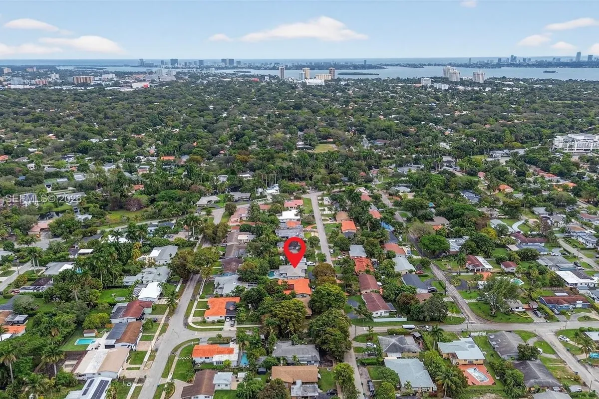 425 NE 114th St, Miami FL 33161