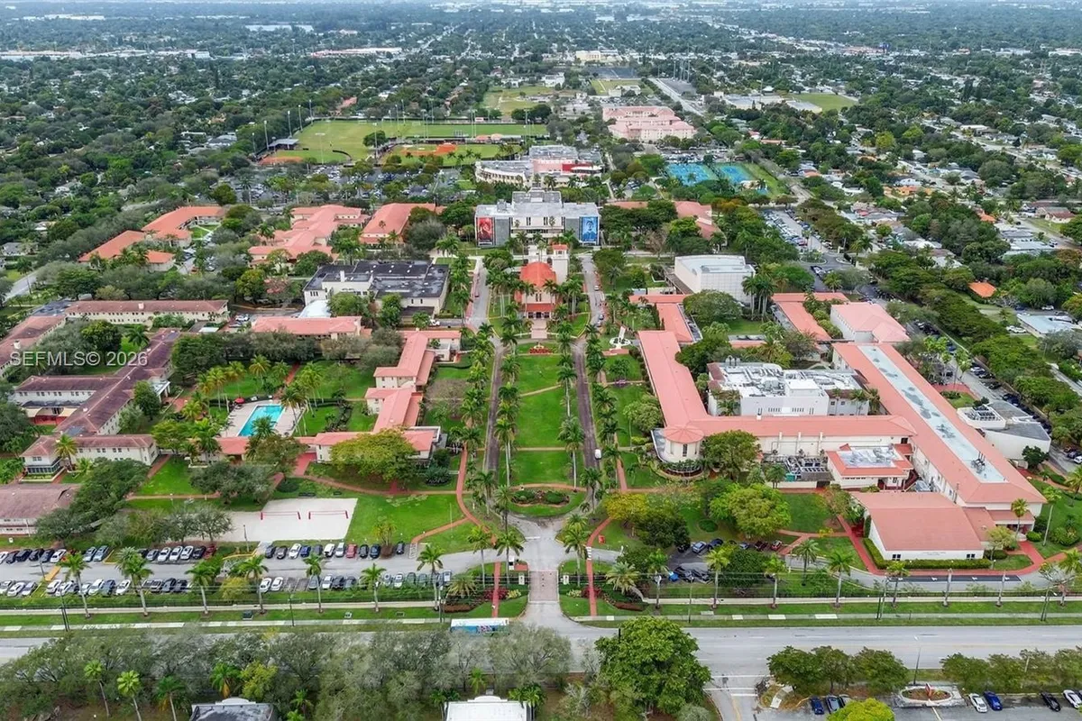 425 NE 114th St, Miami FL 33161