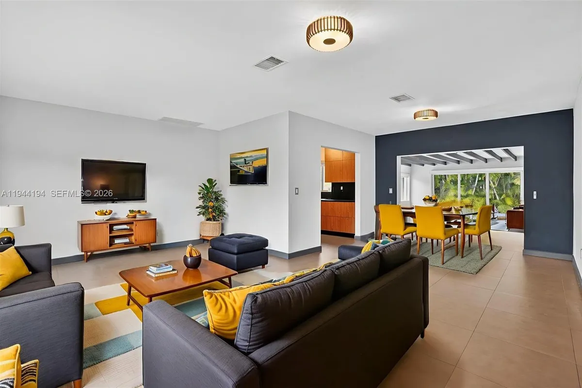 425 NE 114th St, Miami FL 33161