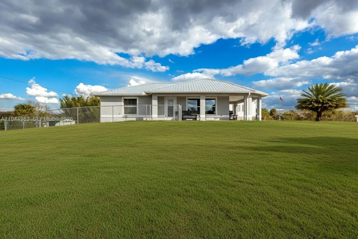 1053 SW Lock Ln, Moore Haven FL 33471