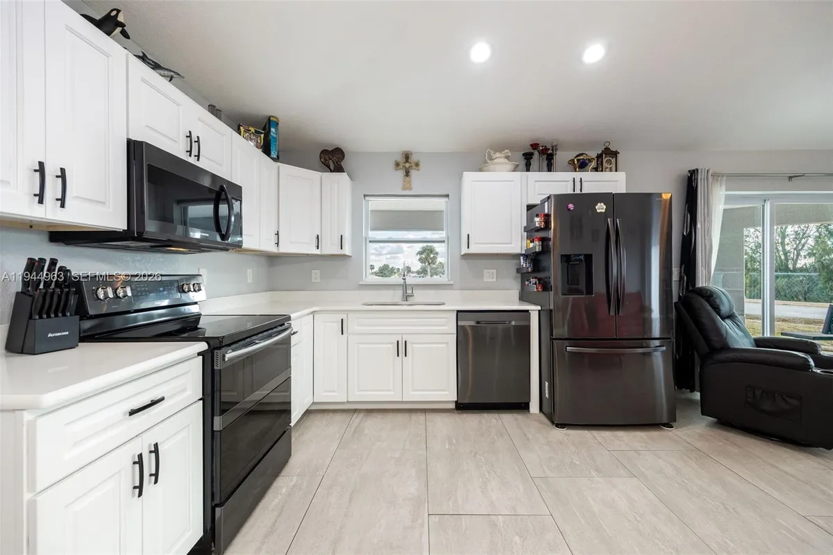 1053 SW Lock Ln, Moore Haven FL 33471