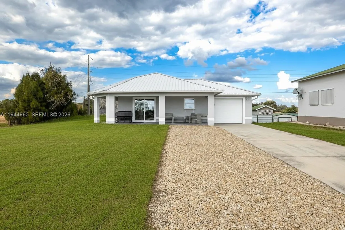 1053 SW Lock Ln, Moore Haven FL 33471