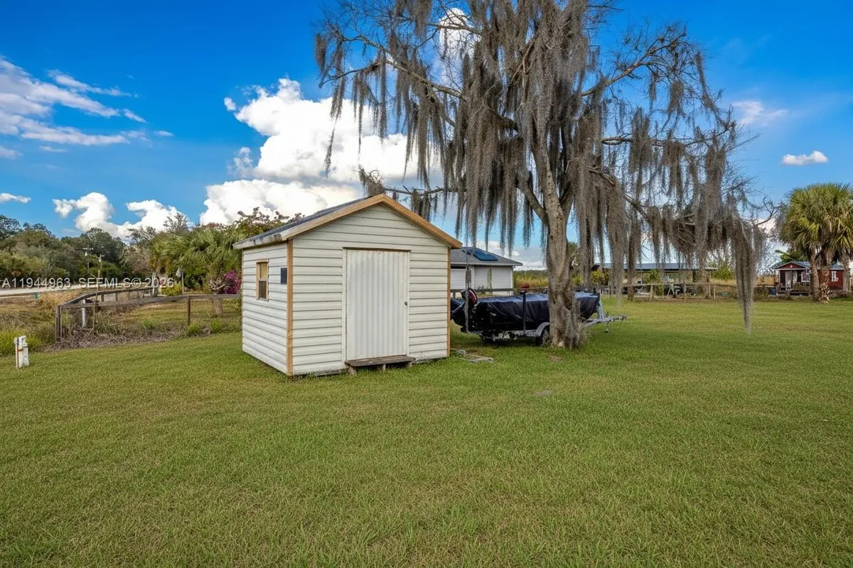 1053 SW Lock Ln, Moore Haven FL 33471