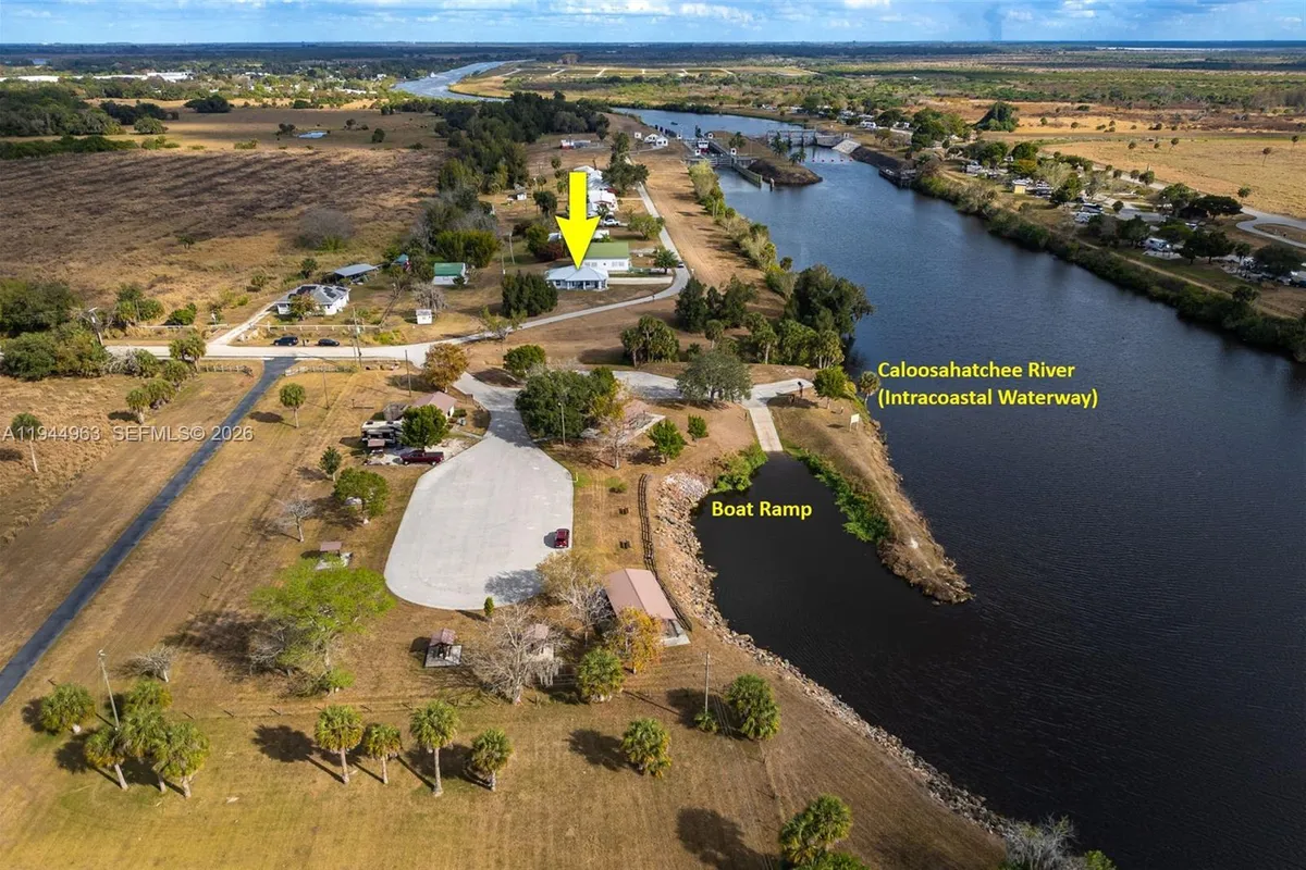 1053 SW Lock Ln, Moore Haven FL 33471