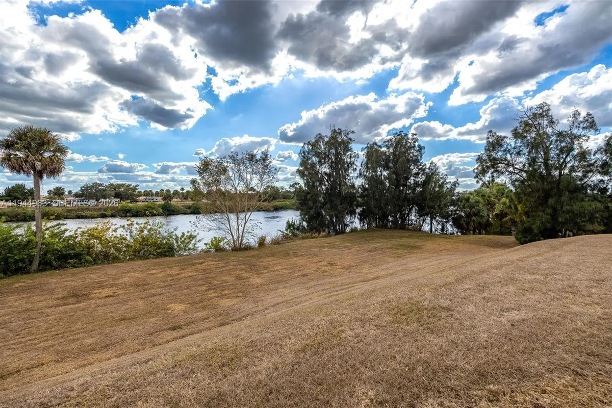 1053 SW Lock Ln, Moore Haven FL 33471