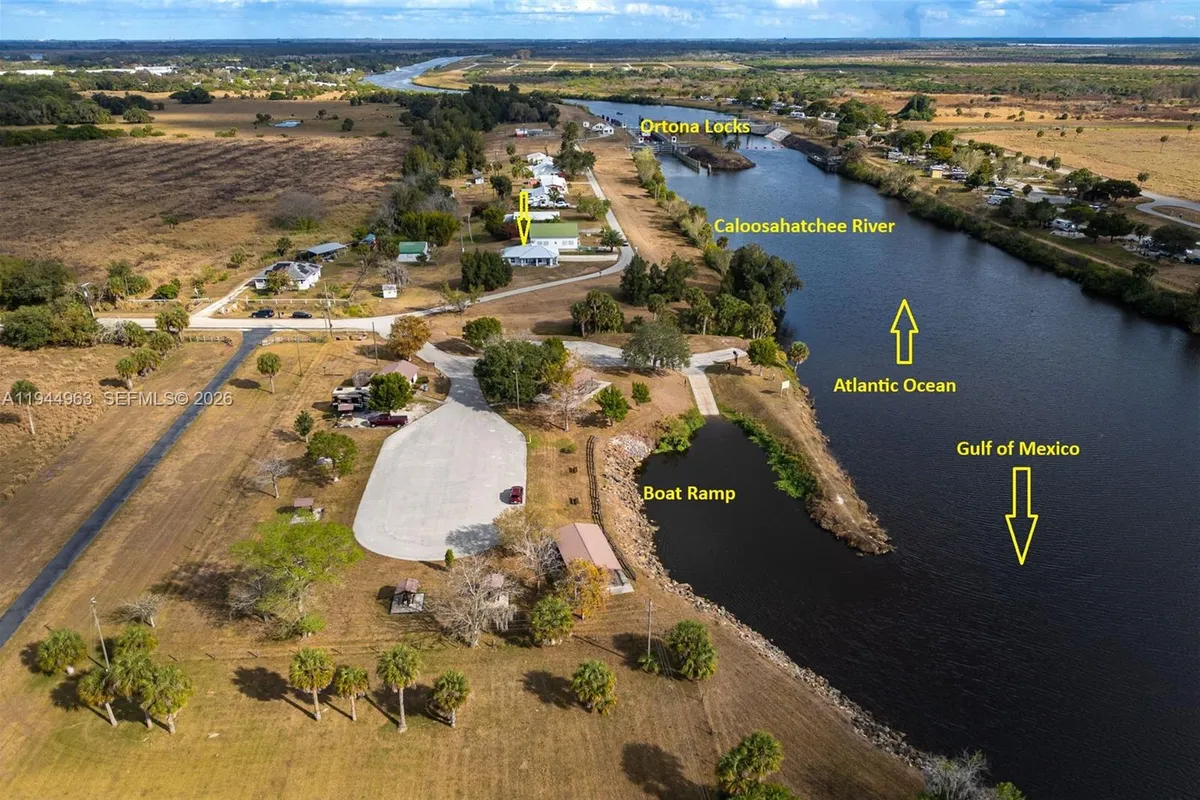 1053 SW Lock Ln, Moore Haven FL 33471