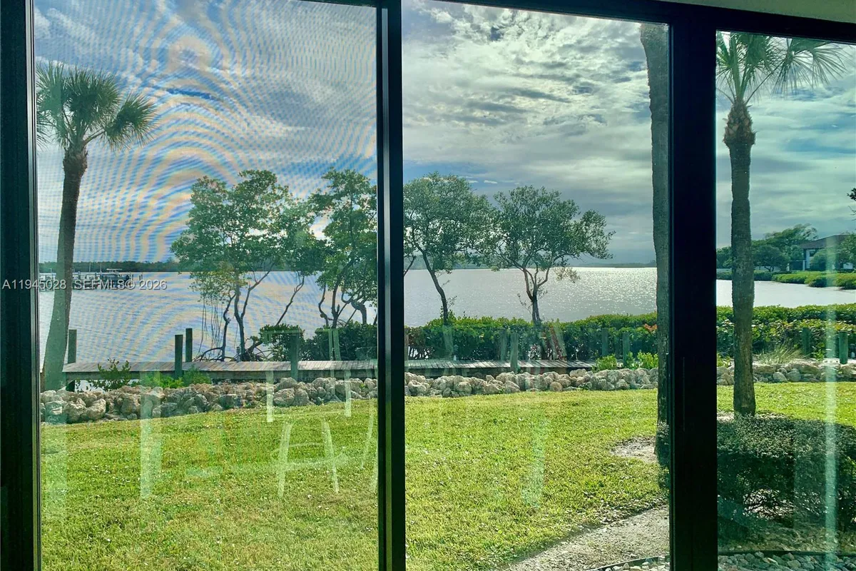 6142 SE Landing Way # 6, Stuart FL 34997