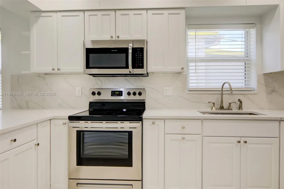 1627 Moffett St, Hollywood FL 33020