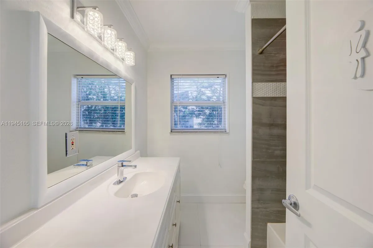 1627 Moffett St, Hollywood FL 33020