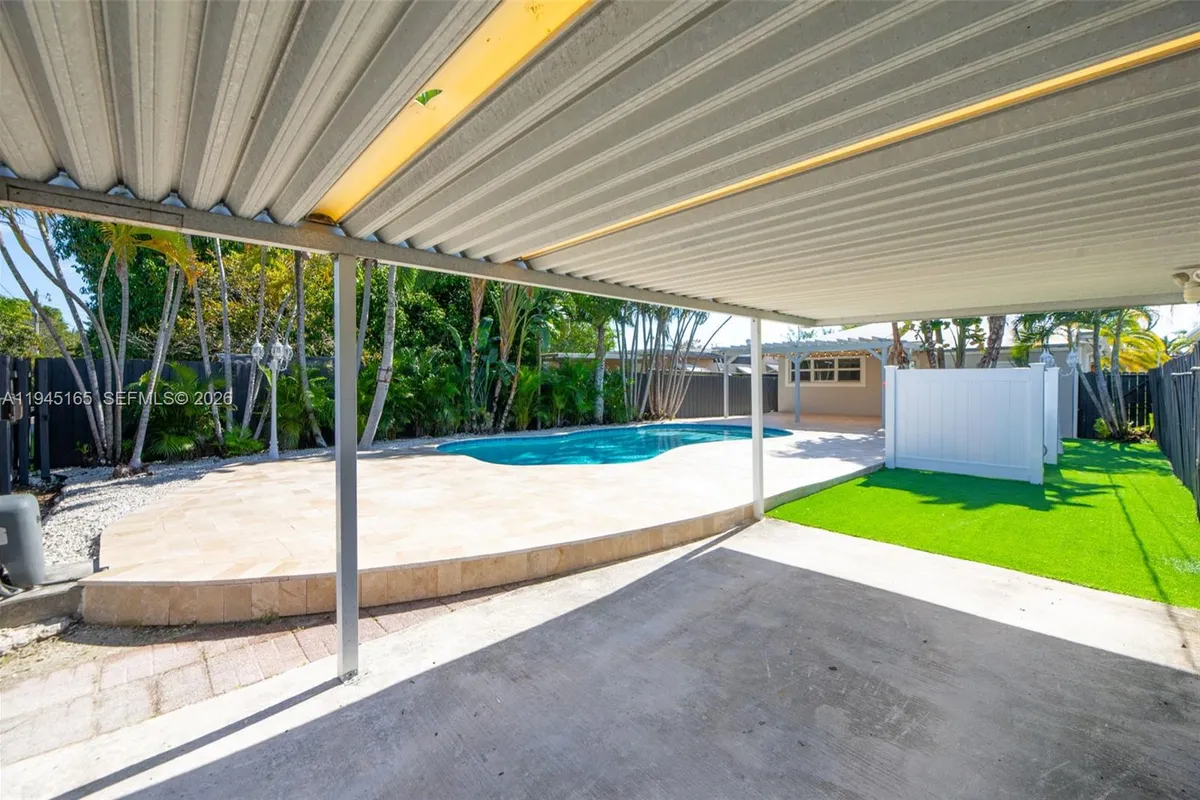 1627 Moffett St, Hollywood FL 33020