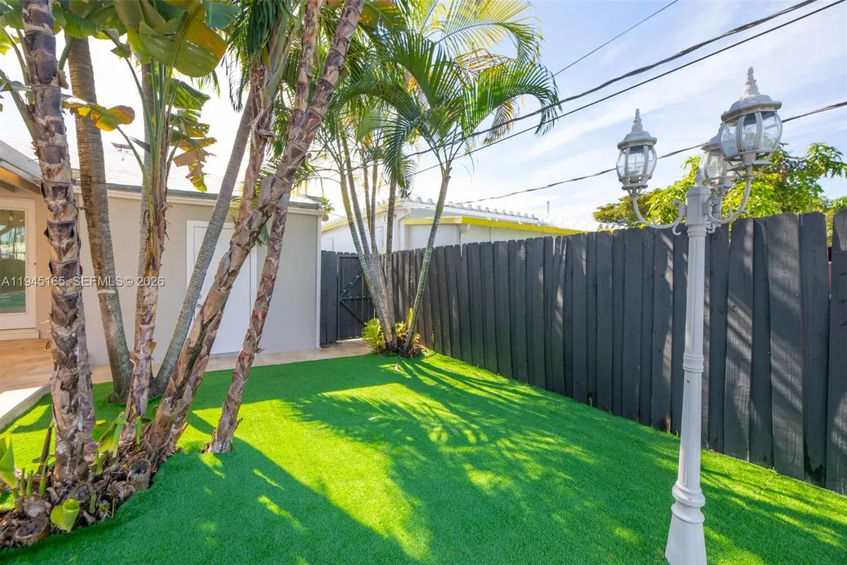 1627 Moffett St, Hollywood FL 33020