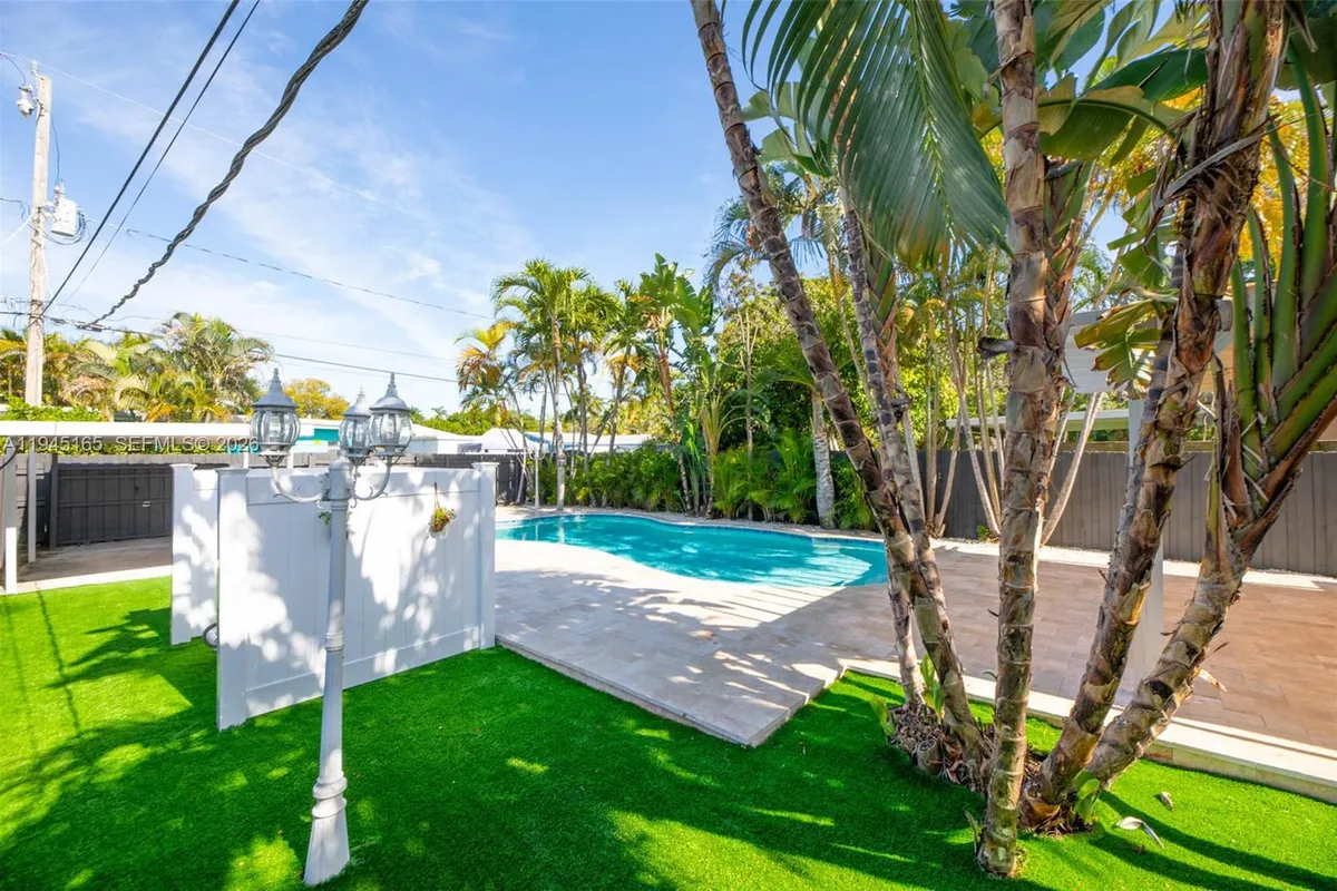 1627 Moffett St, Hollywood FL 33020