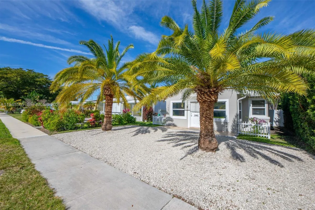 1627 Moffett St, Hollywood FL 33020