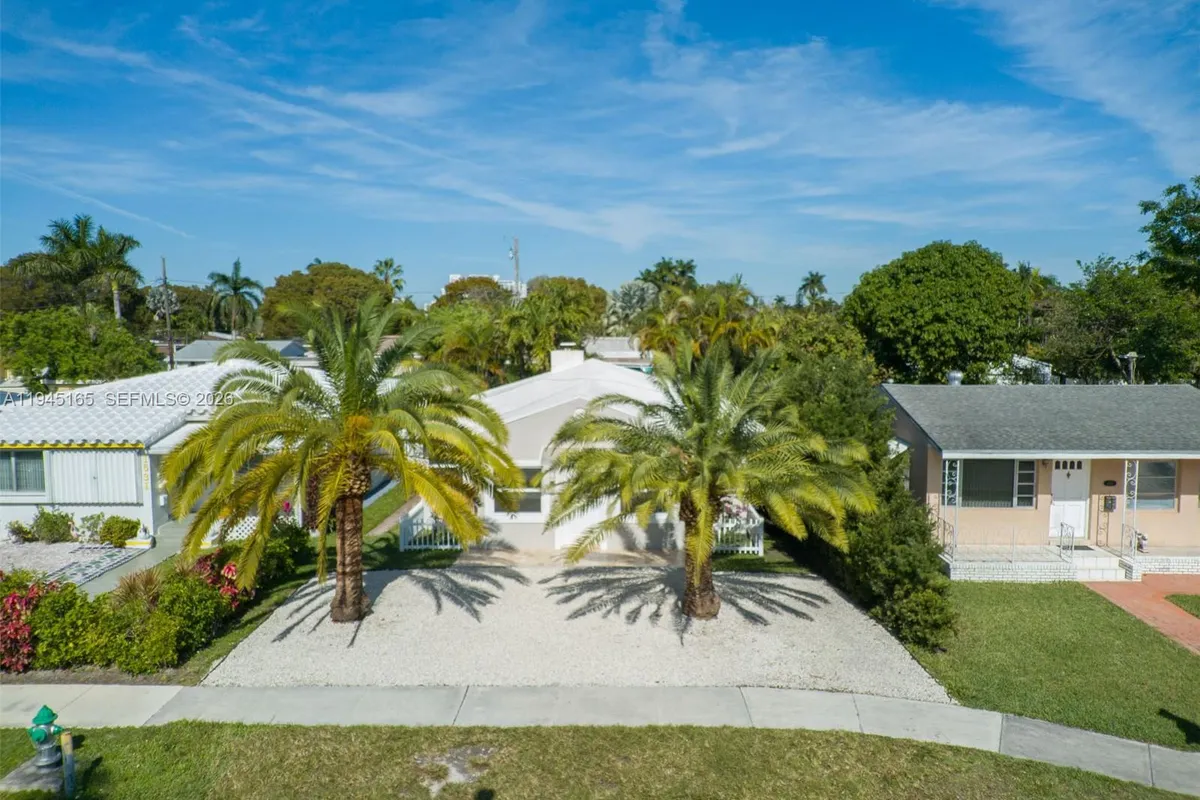 1627 Moffett St, Hollywood FL 33020