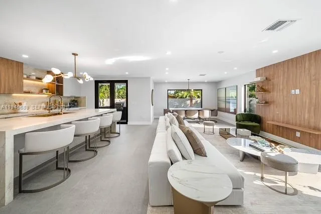 3225 Canal Dr, Pompano Beach FL 33062