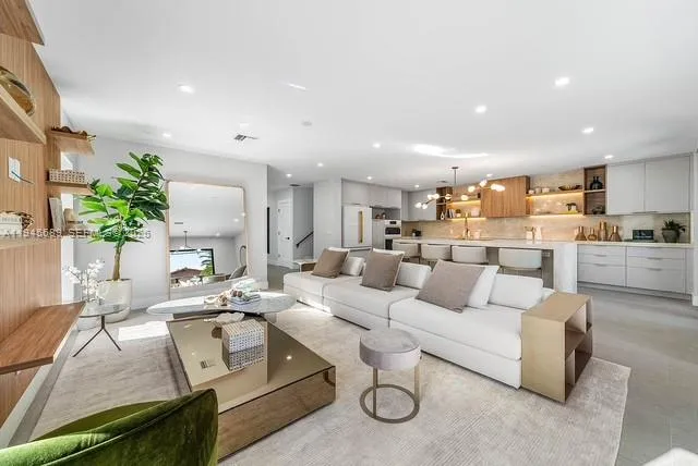 3225 Canal Dr, Pompano Beach FL 33062