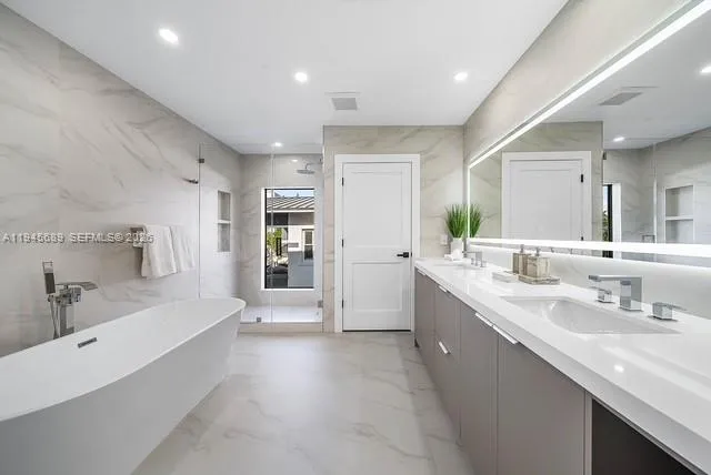 3225 Canal Dr, Pompano Beach FL 33062