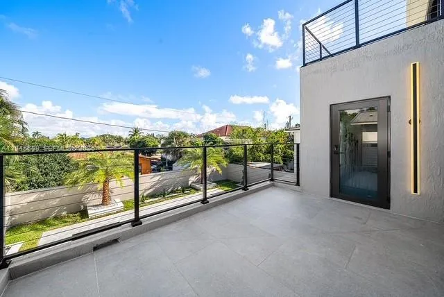 3225 Canal Dr, Pompano Beach FL 33062